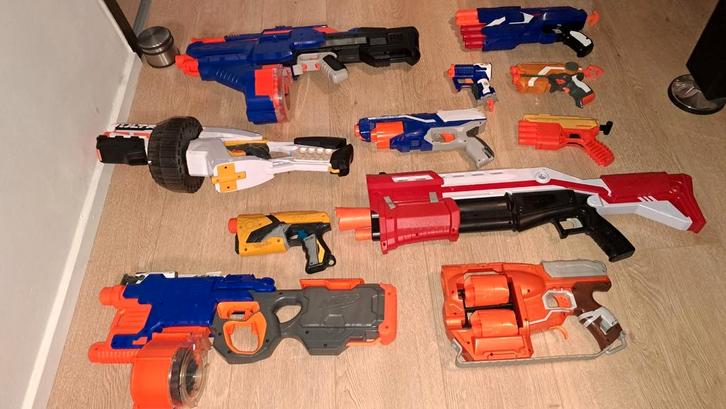 Groot Nerf Blaster lot -  nieuwprijs 400 euro, Kinderen en Baby's, Speelgoed | Buiten | Actiespeelgoed, Gebruikt, Ophalen