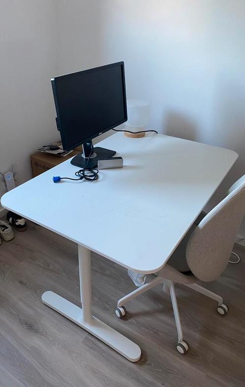 Bureau ikea bekant, Huis en Inrichting, Bureaus, Zo goed als nieuw, Bureau, In hoogte verstelbaar, Ophalen