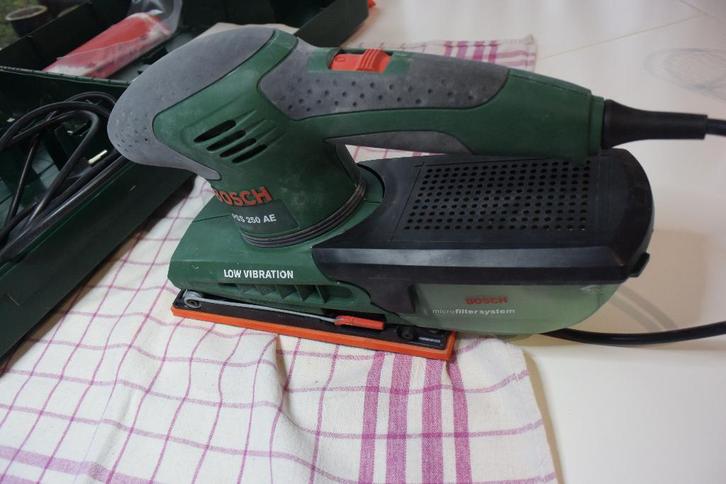 Ponceuse BOSCH PSS 250 AE, Doe-het-zelf en Bouw, Gereedschap | Schuurmachines, Zo goed als nieuw, Bandschuurmachine, Minder dan 600 watt