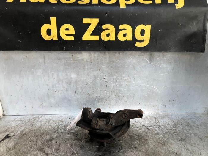 Fusee rechts-voor van een Nissan Pixo, Auto-onderdelen, Ophanging en Onderstel, Nissan, Gebruikt, 3 maanden garantie, Ophalen of Verzenden