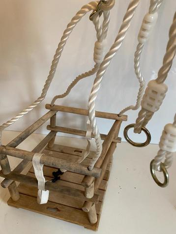 Si Eichhorn houten babyschommel beschikbaar voor biedingen