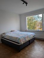 Bed 2 persoons, kussens en matras inbegrepe, Huis en Inrichting, Ophalen, Zo goed als nieuw