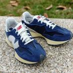 New Balance U327WRJ Sneakers maat 44,5, Kleding | Heren, Schoenen, Blauw, New balance, Nieuw, Ophalen of Verzenden