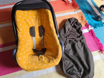 Maxicosi CabrioFix met voetenzak  beschikbaar voor biedingen