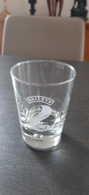 nieuw glas van Baileys