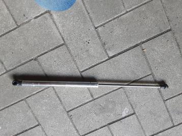 Verin de capot Golf 4 beschikbaar voor biedingen