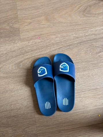 Slippers maat 42, Enlèvement