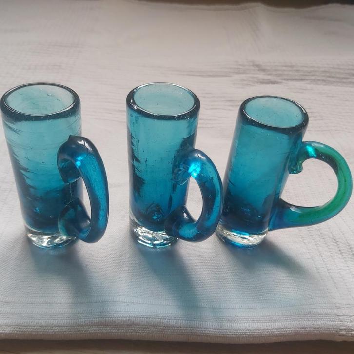 2 petits vases et 3 petits verres, Antiek en Kunst, Antiek | Vazen, Ophalen