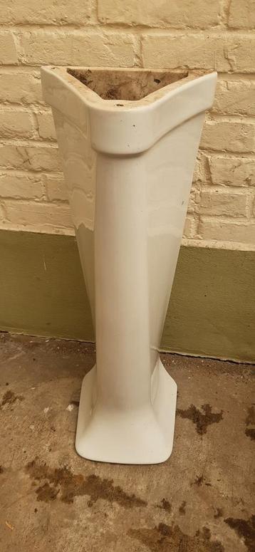 Voet voor wastafel / lavabo / uitgietbak in wit porselein  beschikbaar voor biedingen