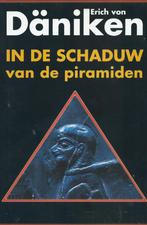 Erich von Däniken – In de schaduw van de piramiden, Boeken, Achtergrond en Informatie, Spiritualiteit algemeen, Verzenden, Zo goed als nieuw