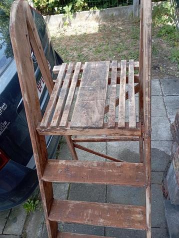 Trapladder met 5 treden + houten platform   beschikbaar voor biedingen