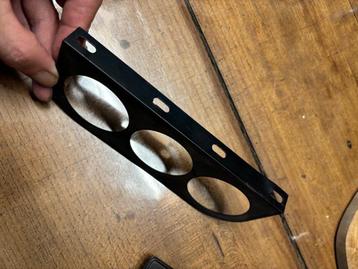 automonometerhouder (2 verschillende stuks) beschikbaar voor biedingen