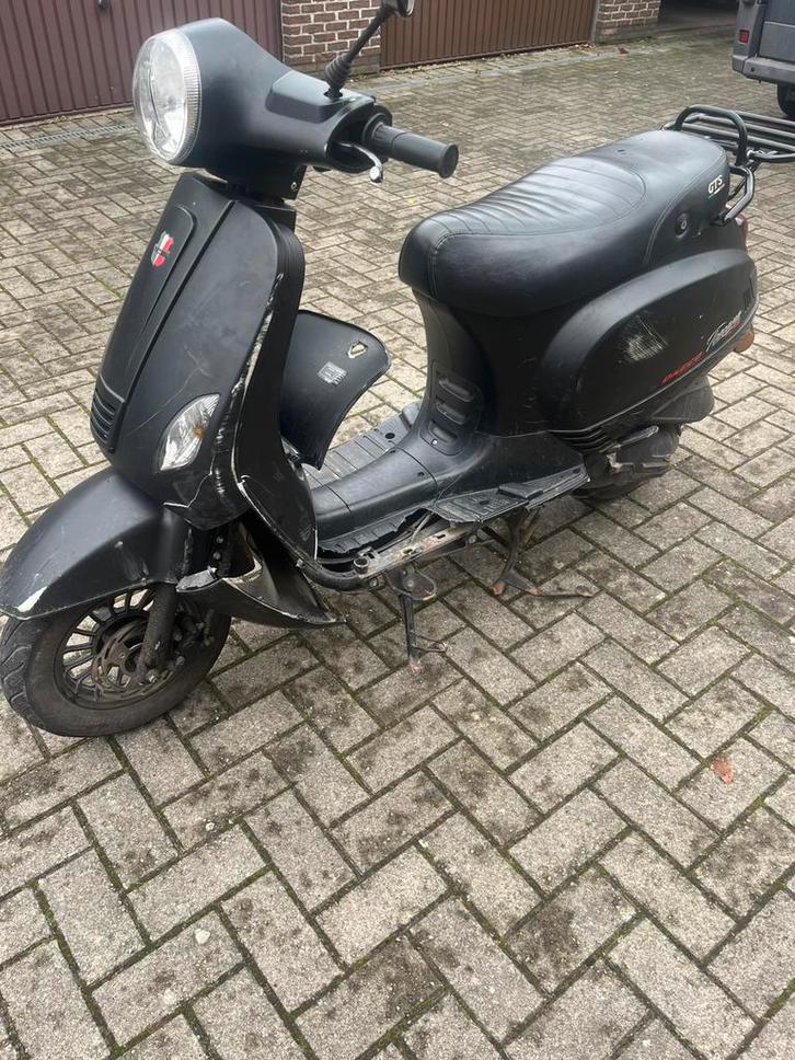 gts toscane a klasse, Vélos & Vélomoteurs, Vélomoteurs & Scooters bridés, Utilisé, Enlèvement