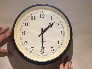 Landelijke klok beschikbaar voor biedingen