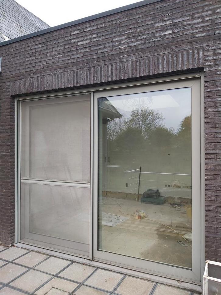 Schuifraam aluminum bj 2014 met muggenraam en rolgordijntjes, Doe-het-zelf en Bouw, Raamkozijnen en Schuifdeuren, Zo goed als nieuw