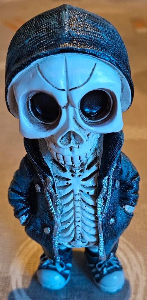 Halloween skelet beeldje grijs, Verzamelen, Beelden en Beeldjes, Zo goed als nieuw, Ophalen of Verzenden