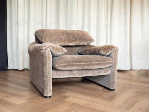Cassina Maralunga Fauteuil | Design | Vintage, Huis en Inrichting, Fauteuils, Gebruikt, Hout, Stof, 50 tot 75 cm, 75 tot 100 cm
