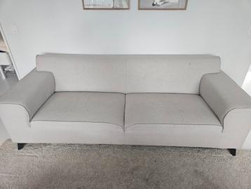 2x  3-zitsbank beige beschikbaar voor biedingen