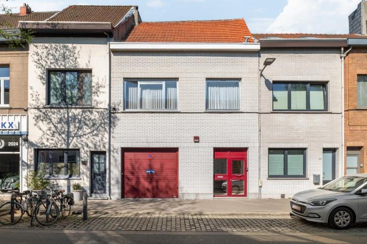 Te renoveren eengezinswoning met 17 garageboxen in Merksem, Immo, Huizen en Appartementen te koop, Antwerpen (stad), 500 tot 1000 m²