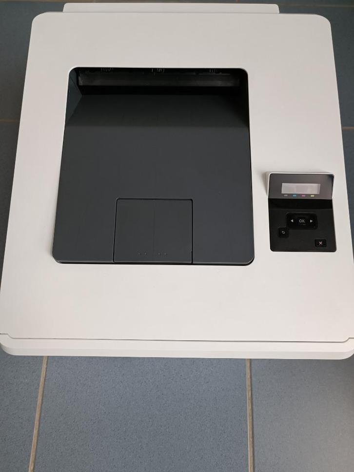 Laserprinter HP COLORLASERJET PRO M452DN + nieuwe cartriges, Computers en Software, Printers, Zo goed als nieuw, Laserprinter