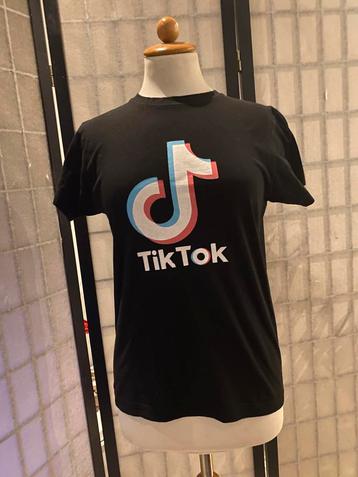 Tik Tok maat xs beschikbaar voor biedingen