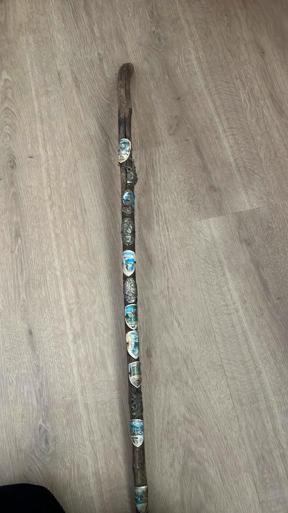 ️ Canne de pèlerinage collection  plaques touristiques, Diversen, Wandelstokken, Zo goed als nieuw, Ophalen