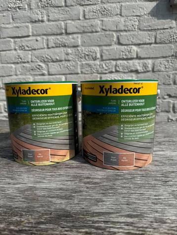 Xyladecor ontgrijzer voor alle buitenhout 2x 2,5L beschikbaar voor biedingen