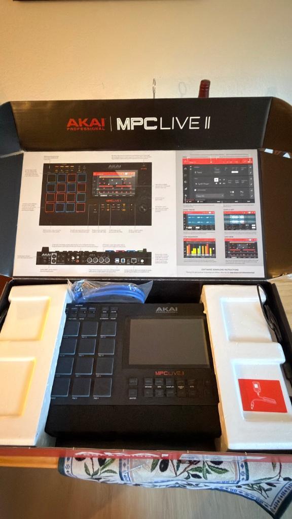 AKAI MPC LIVE II NEUF, Services & Professionnels, Musiciens, Artistes & DJ, Groupe, DJ, Orchestre, Artiste solo, Autres artistes