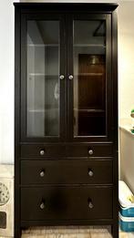 Vitrinekast Hemnes Ikea, Huis en Inrichting, Kasten | Vitrinekasten, Ophalen, 50 tot 100 cm, Zo goed als nieuw, 150 tot 200 cm