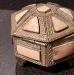 Geometrische mozaïek sieradendoos  jaren 50 van messing, Antiek en Kunst, Ophalen