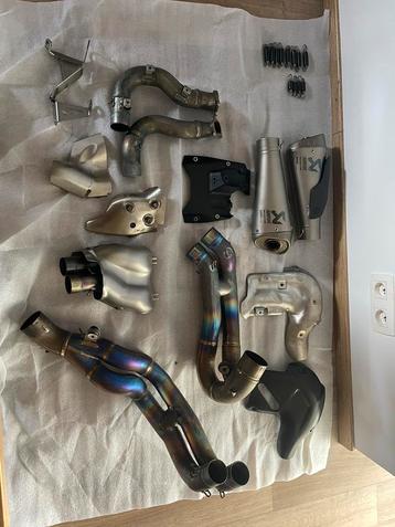 Akrapovic volledige racelijn beschikbaar voor biedingen