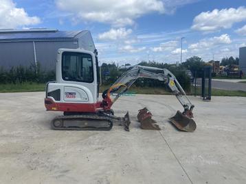 Pelle Takeuchi TB225 - 2018 - 2339h - 2,4T - 3godets - PE902, Enlèvement