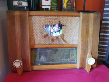 RETRO RADIO met LED-fotoscherm beschikbaar voor biedingen