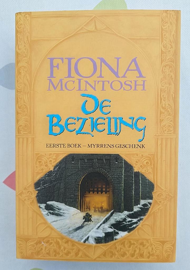 McIntosh Fiona | Myrrens Geschenk, Boeken, Fantasy, Gelezen, Ophalen of Verzenden