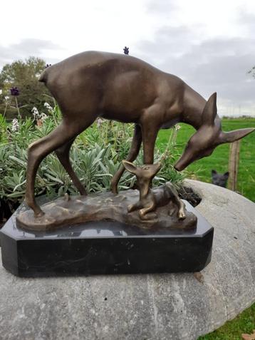 SUPERBE BRONZE ANIMALIER (la biche et son faon).