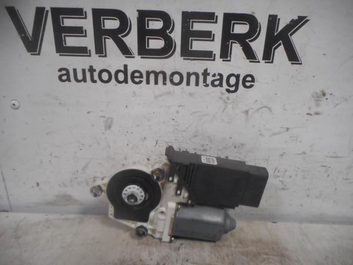 MOTEUR LEVE VITRE ELECTRIQUE AVANT DROIT Bora (1J2), Autos : Pièces & Accessoires, Carrosserie & Tôlerie, Volkswagen, Avant, Droite