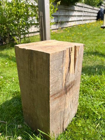 Massief (eiken?) blok / zuil / pilaar. 24x40x18 beschikbaar voor biedingen