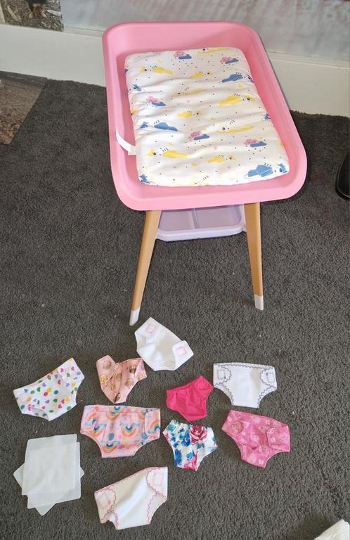Baby Born pop verschoon tafel, Kinderen en Baby's, Speelgoed | Poppen, Zo goed als nieuw, Babypop, Ophalen