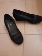 Chaussures dame en daim noir pointure 37. Très bon état., Vêtements | Femmes, Chaussures, Enlèvement ou Envoi, Escarpins, Comme neuf