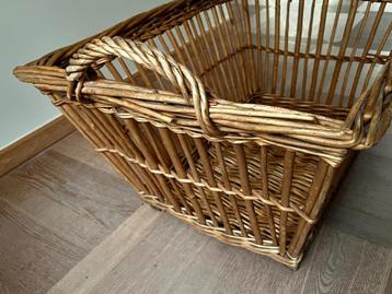 Wasmand, om plaids in te leggen (salon), om was in te doen. beschikbaar voor biedingen