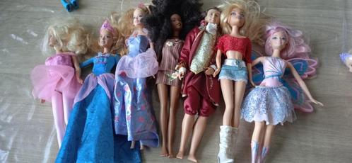 Lot 18 poupées Barbie et non Barbie + accessoires, Enfants & Bébés, Jouets | Poupées, Utilisé, Barbie, Enlèvement ou Envoi