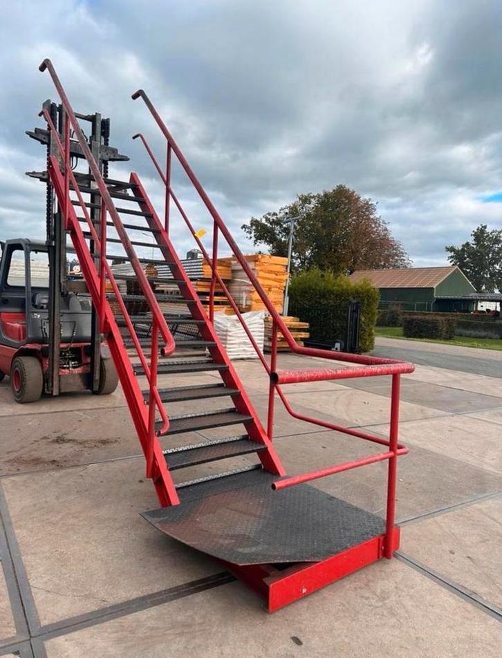 Stalen bordestrap steektrap wenteltrap trap trappen, Doe-het-zelf en Bouw, Ladders en Trappen, Zo goed als nieuw, Trap, Ophalen
