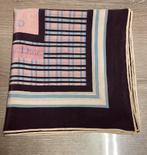 Foulard en soie naturel Christian Dior, prix : 100€, Kleding | Dames, Ophalen of Verzenden, Zo goed als nieuw, Sjaal