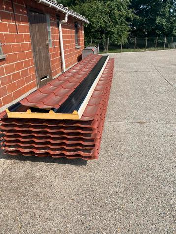 8 geïsoleerde dakpanplaten rood - 1,20 x 5,35m beschikbaar voor biedingen