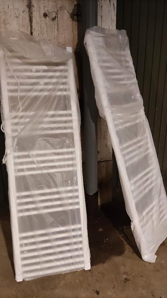 Radiateur electrique FLORES ET, Bricolage & Construction, Chauffage & Radiateurs, Neuf, Radiateur, 200 à 500 watts, 80 cm ou plus