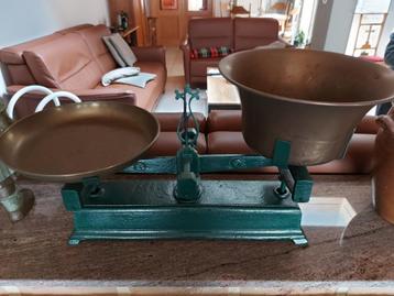 Mooie antieke weegschaal beschikbaar voor biedingen