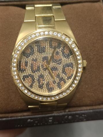 Gouden horloge Guess met leopard print  beschikbaar voor biedingen