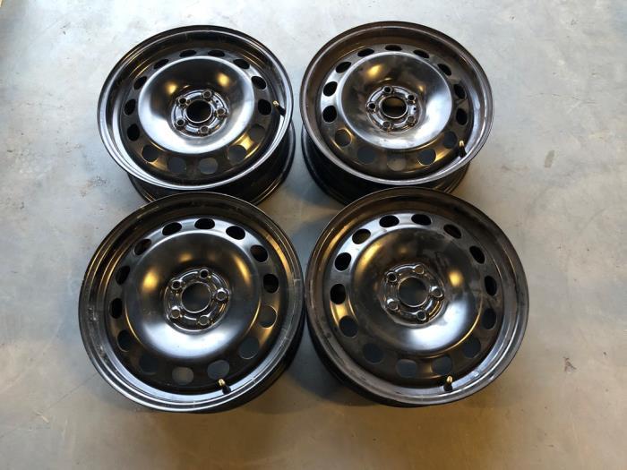 Kit jantes d'un Volkswagen Polo, Autos : Pièces & Accessoires, Pneus & Jantes, Véhicule de tourisme, Utilisé, 3 mois de garantie