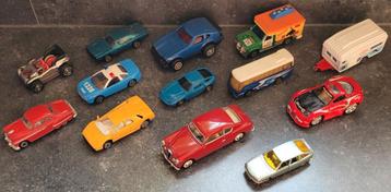 13 speelgoedauto's (merkloos)