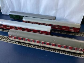 Fleischmann 4 x rijtuig restauratie/bagage/slaaprijtuig beschikbaar voor biedingen